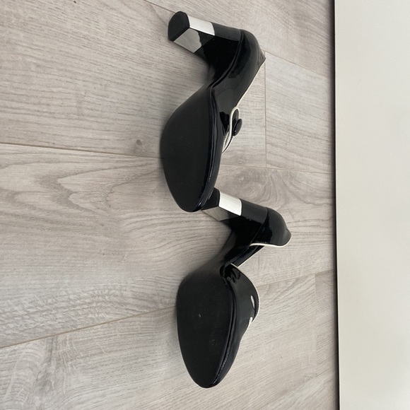 Black and white patent pumps - Picture 3 of 4